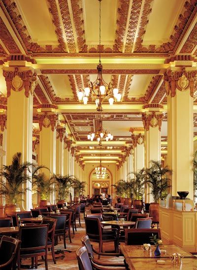 The Peninsula Hong Kong Lobby Peninsula Hotel Hong Kong, Famous Hotels, Peninsula Hotel, Hong Kong Hotels, Entry Ways, Foyer Entryway, Entryway Mudroom, Hong Kong Travel, Beautiful Hotels