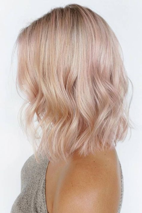 Short In The Back Hairstyle Women, Pink Tint Blonde Hair, Slightly Pink Hair, Blonde Bob Color Ideas, Short Pink Blonde Hair, Light Pink Bob Hair, Blonde Pastel Pink Hair, Short Blonde Hair Pink Highlights, Pastel Pink Blonde Hair