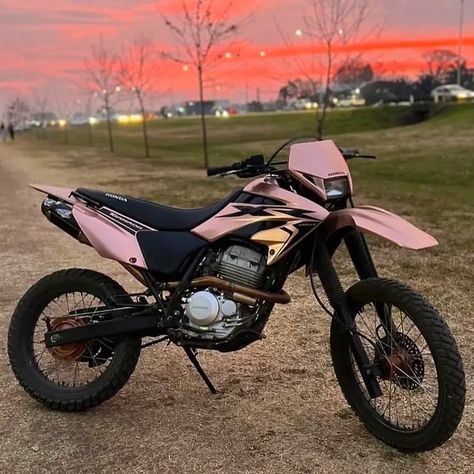 Moto Tornado 250, Moto Tornado, Pink Dirt Bike, Honda Tornado, Honda Titan 150, Tornado 250, Honda Bike, Moped Bike, Pink Motorcycle