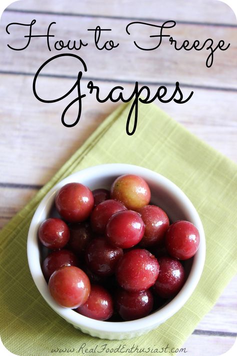 Leftover Grapes, Freeze Grapes, Wine Ice Cubes, Wine At Home, Yogurt Snacks, Frozen Grapes, Chocolate Covered Strawberry, Healthy Vegan Snacks, Healthy Treat