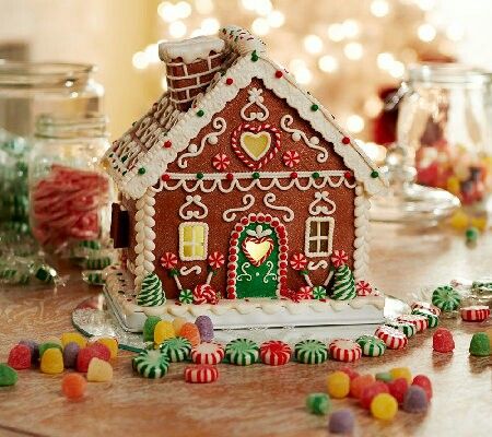 Simple Cute Gingerbread House, Ginger Bread House Ideas Simple, Gingerbread House Designs Simple, Easy Gingerbread House Designs, Gingerbread House Simple, Simple Gingerbread House, Homemade Gingerbread House, Gingerbread House Ideas, Gingerbread House Patterns