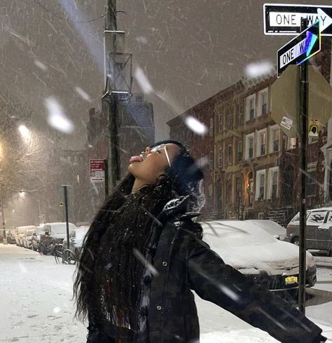 H.E.R. on Twitter: "I still get excited when it snows. ❄️… " Big Photo Wall, H.e.r Aesthetic Singer, Jin Girlfriend, Black Aesthetic Pics, Gabi Wilson, H E R Aesthetic, Gabriella Wilson, H E R Singer, H.e.r Singer