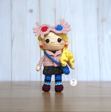 This is a Harry Potter inspired Luna Lovegood Amigurumi pattern and Video Tutorial. Crochet Luna Lovegood Amigurumi Doll. Pattern Details: Size of Amigurumi: 6 inches Difficulty Level: Basic Beginner Terms: US Yarn: Medium Hook: 2.75mm Hope you enjoy the pattern. Do share your pictures with me. Luna Lovegood Crochet Pattern, Harry Potter Crochet Amigurumi, Crochet Luna Lovegood, Luna Lovegood Doll, Crochet Harry Potter, Amigurumi Harry Potter, Harry Potter Amigurumi, Harry Potter Dolls, Harry Potter Ornaments