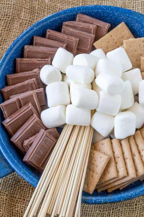 Grilled Smores, Camping Marshmallow, Summer Smores, Make Smores, Recipes Grill, Easy Smores, Smores Party, Chocolate Smores, Smores Kits