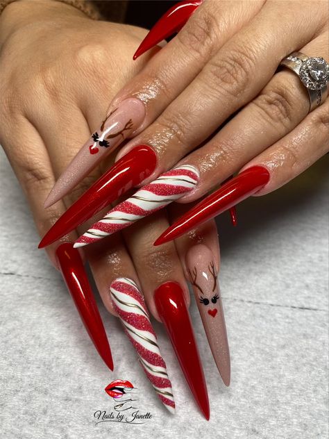 Christmas Stilleto Nails, Stiletto Nails Christmas, Christmas Nail Designs Red, Stiletto Christmas Nails, Christmas Nails Stiletto, Holiday Themed Nails, Stilleto Nails Designs, Themed Nails, Long Stiletto Nails