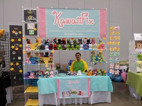 setup for plushies Anime Convention Booth, Artist Alley Booth, Festival Booth Display, Home Decor Ideas Paper, Art Festival Booth, Craft Stall Display, Craft Show Table, Convention Booth, Crochet Craft Fair