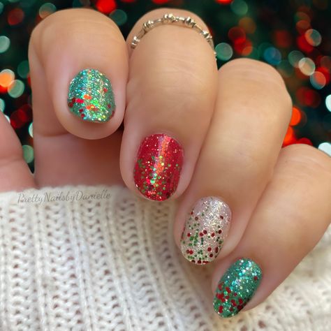 Color Street Nails Christmas Combos, Color Street Christmas Combos, Color Street Christmas, Christmas Acrylic Nails, Colorstreet Nail Ideas, Christmas Nail Colors, Xmas Color, Quick Nail Art, Nail Color Combos