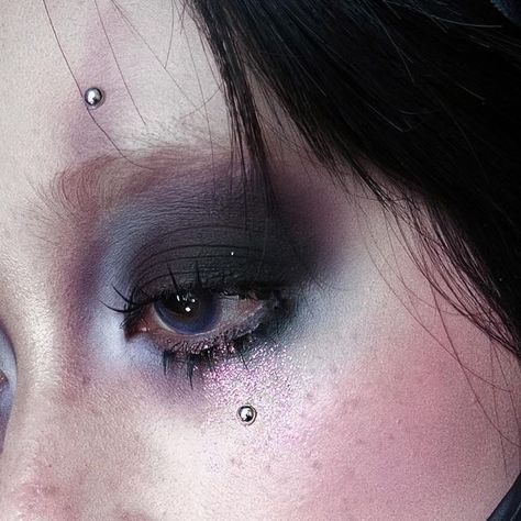 Dark Fairy Eye Makeup, Dark Ethereal Makeup, Edgy Professional Outfits, Edgy Professional, Dark Fairy Makeup, Dark Fairy Aesthetic, Fairy Eye Makeup, Fairy Make-up, Faerie Aesthetic