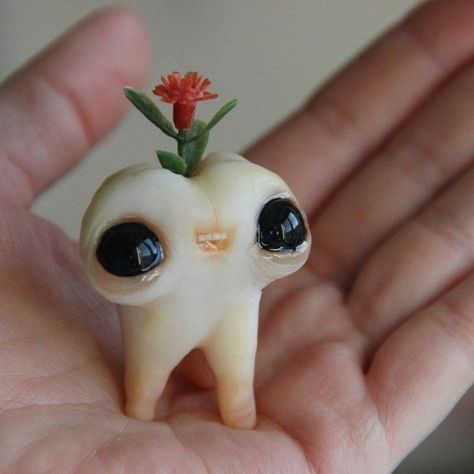 Clay Tooth, Clay Monsters, Clay Moulding, Cute Tooth, Air Dry Clay Projects, Best Makeup Artist, Cute Polymer Clay, Arte Inspo, Cute Clay