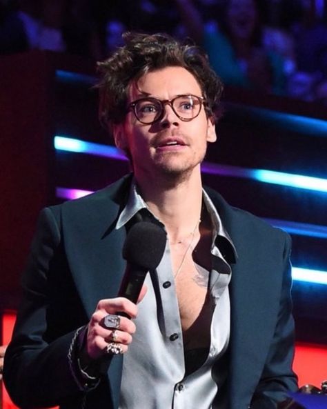 Harry Styles Glasses, Running Through My Head, Boy Styles, Harry Styles Outfit, Good Lord, Post Grad, Harry Styles Wallpaper, Harry Styles Pictures, Harry Styles Photos