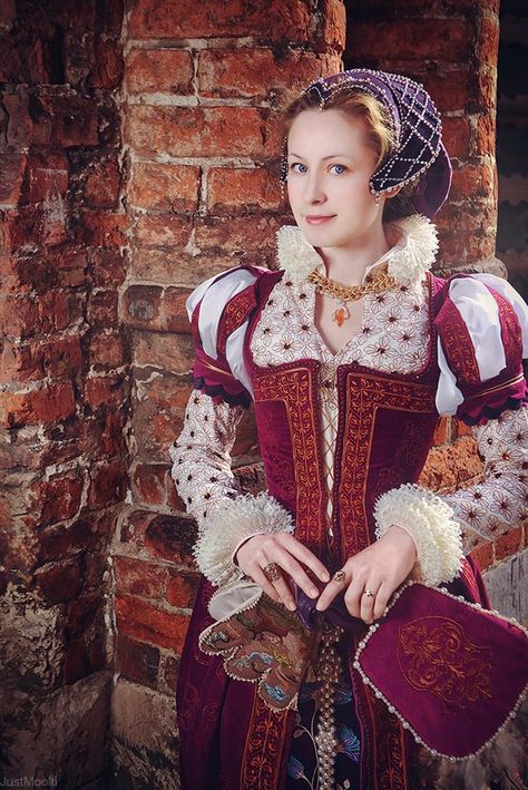 16th century dress