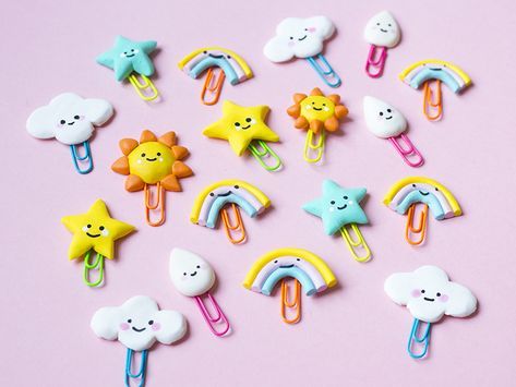 polymer clay Les trombones Kawaii Polymer Clay Disney Polymer Clay Christmas Cute Polymer Clay Cu Disney Polymer Clay, Clips Decorados, Clay Disney, Kawaii Polymer Clay, Fimo Kawaii, Polymer Clay Disney, Crea Fimo, Polymer Clay Gifts, Clay Keychain