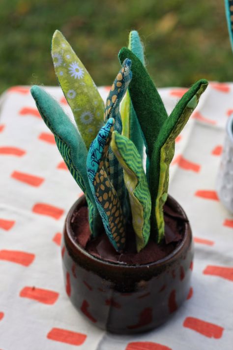 Fabric Succulents, Making Flowers, Cactus Diy, Fall Sewing, Floral Foam, Plant Pattern, Succulents Diy, Snake Plant, Fabric Projects