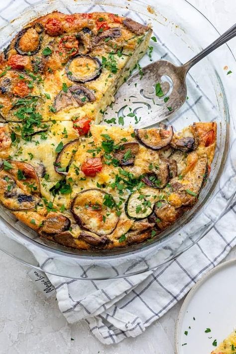 Crustless Quiche {Fool-Proof Recipe!} - Feel Good Foodie Quiche Easy, Quiche Tarts, Tuscan White Bean, Feel Good Foodie, Breakfast Quiche Recipes, Quiche Recipes Easy, Meatless Main Dishes, Breakfast Quiche, Frittata Recipes