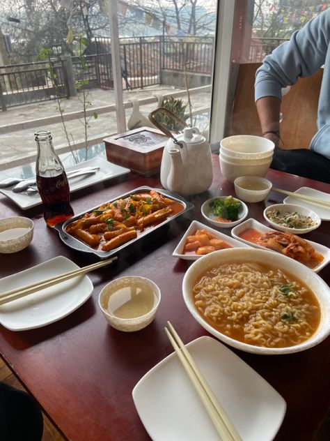 Busan Café Delhi Lunch Korean Aesthetic, Lunch Aesthetic Home, Korean Lunch Aesthetic, Lunch Table Aesthetic, Lunch Astethic, Korean Dinner Aesthetic, School Lunch Aesthetic, Lunch Aesthetic School, Korean School Lunch