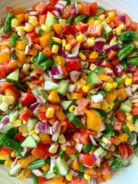 Eating healthy doesn't have to be boring! This Rainbow Salad recipe is a delicious and nutritious way to get your daily dose of vitamins and minerals. Plus, it's easy to make and tastes great! Salads Without Lettuce, Rainbow Salad, Refreshing Salad, Colorful Salads, Fresh Green Beans, Quick Lunches, Fresh Corn, Vegetable Salad, Perfect Side Dish