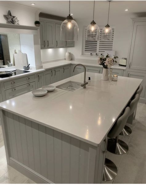 Bloxburg Kitchen Layout, Kitchen Design Gray, Gray Kitchen Design, Kitchen Countertops With White Cabinets, Kitchen Design Green, Countertops With White Cabinets, German Kitchen Design, Kitchen Layouts With Island, Kitchen Design Grey