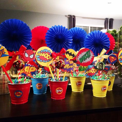 Superhero Centerpieces using free printables, straws and fans from Party City. Superhero Centerpiece, 4de Verjaardag, Girl Superhero Party, Marvel Birthday Party, Superhero Baby Shower, Marvel Party, Wonder Woman Birthday, Baby Superhero, Avenger Birthday Party