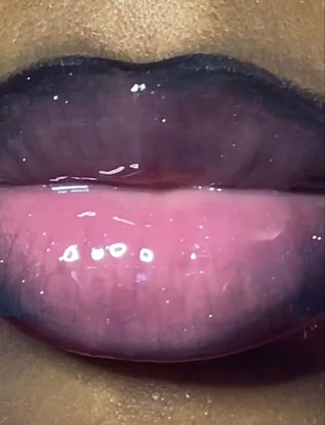 Black And Pink Lip Combo, Purple Lip Combo, Lip Combinations, Purple Lipstick Makeup, Earthy Makeup, Ombre Lips Tutorial, Purple Lip Gloss, Crazy Lipstick, Glossy Lips Makeup