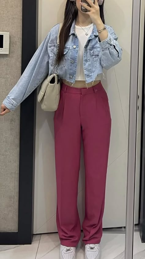 Outfit Camisa Rosa, Pantalon Rosa Outfit, Outfit Pantalon Rosa, Outfit Minimalist, Capsule Wardrobe Outfits, Casual College Outfits, Hijabi Outfits Casual, Casual Day Outfits, Wardrobe Outfits