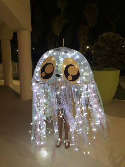 Jellyfish Costume Umbrella, Jellyfish Costume Diy, Liberty Spikes, Sea Costume, Jellyfish Costume, Twists Hairstyles, Jellyfish Light, Jellyfish Print, Jellyfish Design