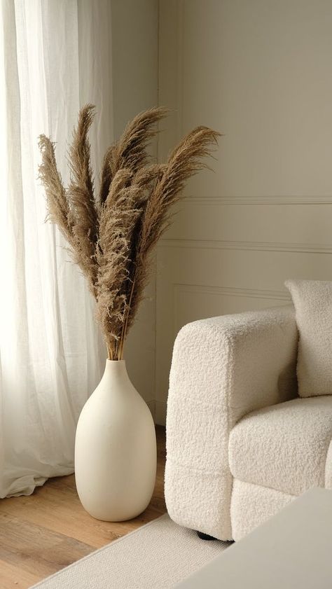 "Tall bohemian pampas vase with fluffy pampas grass displayed in a stylish living room setting." Vases Decor Living Room, Floor Vase Decor, Apartment Living Room Design, Apartment Decor Inspiration, Floor Vase, Minimalist Home Decor, Decor Home Living Room, Dream Apartment, Minimalist Living