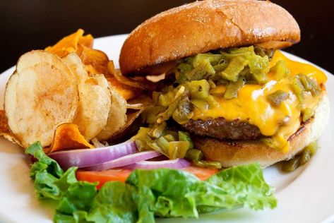 Cali Cuisine: Green Chile Cheeseburger Green Chili Breakfast, Chili Breakfast, Green Chili Soup, Turkey Reuben, Stuffed Chicken Recipes, Chili Burger, Roast Gravy, Sliders Sandwiches, Buffalo Burgers