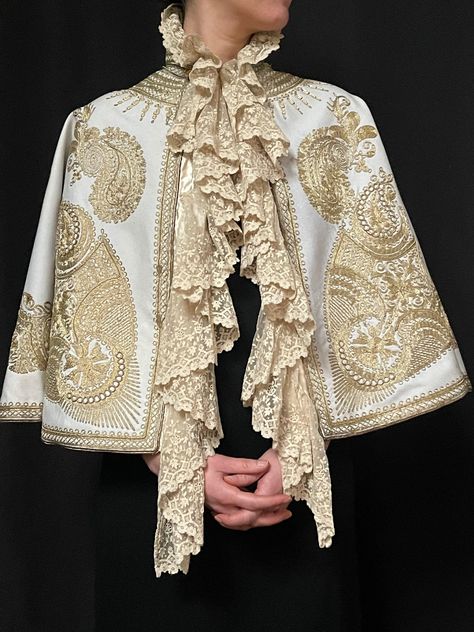 Suits With Capes, Cape Pose Reference, Embroided Collar, Cape Aesthetic, White And Gold Outfits, Traditional French Clothing, Suit With Cape, Embroidered Outfits, Capes Fashion