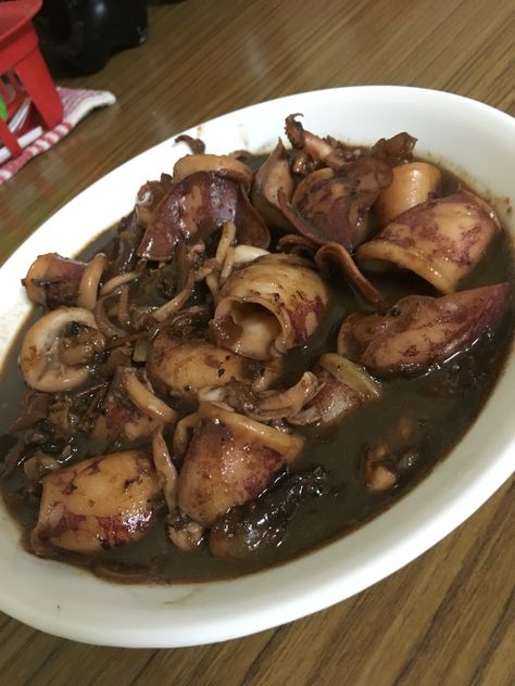 Adobong Pusit (Squid Adobo) Pinoy Adobong Pusit, Pinoy Dishes, Squid Recipes, Filipino Foods, Filipino Dishes, Fish Recipe, Pinoy Food, Filipino Food, Foods Recipes