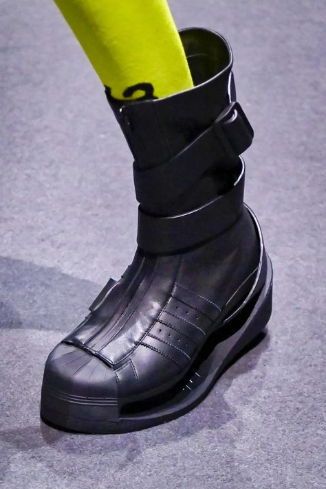 Adidas Y-3 Spring 2025 Men’s Collection and Shoes, Photos – Footwear News Y3 Shoes, Spring 2025, Men's Collection, Paris Fashion, Paris Fashion Week, Sneakers Fashion, Fashion Shoes, Fashion Show, Fashion Week