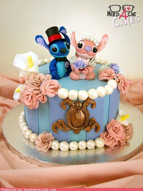 Epicute: Stitch and Angel Foreva! Stitch Wedding Cake, Stitch Cakes, Lilo And Stitch Cake, Cake Paris, Stitch Cake, Geeky Wedding, Stitch Wedding, Cake Wrecks, Creative Wedding Cakes