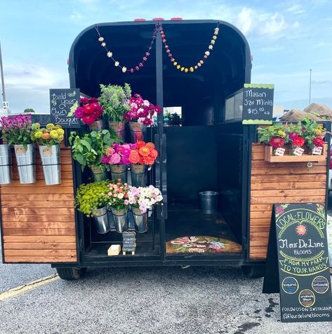 Mobile Flower Shop Trailer, Flower Trailer Business, Horse Trailer Flower Cart, Flower Horse Trailer, Flower Trailer Shop, Mobile Farmers Market, Mobile Flower Trailer, Mobile Flower Truck, Horse Trailer Farm Stand