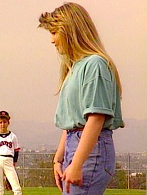 dj tanner from full house jeans | 1000+ ideas about Dj Tanner on Pinterest | Full House Dj ... Decades Day Outfits, Decade Day, 90s Theme Party Outfit, Decades Costumes, Throwback Outfits, Homecoming Spirit Week, Dj Tanner, 1980s Fashion Trends, Spirit Week Outfits