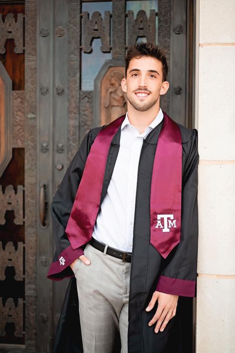 Men Cap And Gown Pictures, Mens Cap And Gown Pictures, Graduation Picture Poses For Guys, Graduation Picture Ideas For Guys, Graduation Poses For Guys, Boy Graduation Pictures, Grad Poses, Cap And Gown Photos, Cap And Gown Pictures