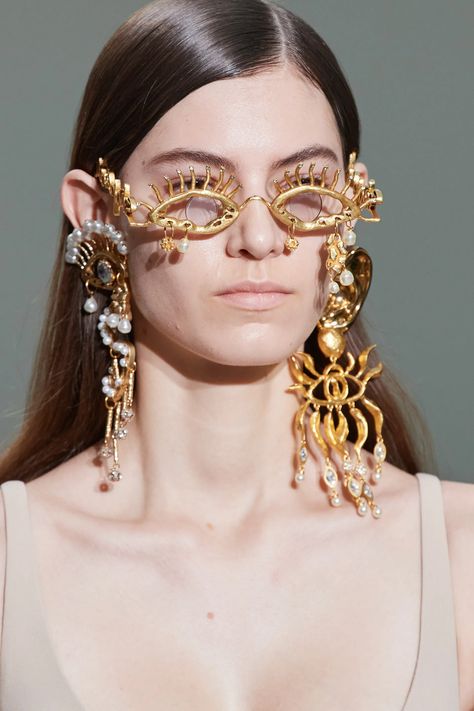 Schiaparelli Spring 2020 Couture Fashion Show | Vogue Elsa Schiaparelli, Body Adornment, Couture Designers, Couture Jewelry, Tall Women, Contemporary Jewellery, Jewelry Inspo, Mode Vintage, Couture Collection