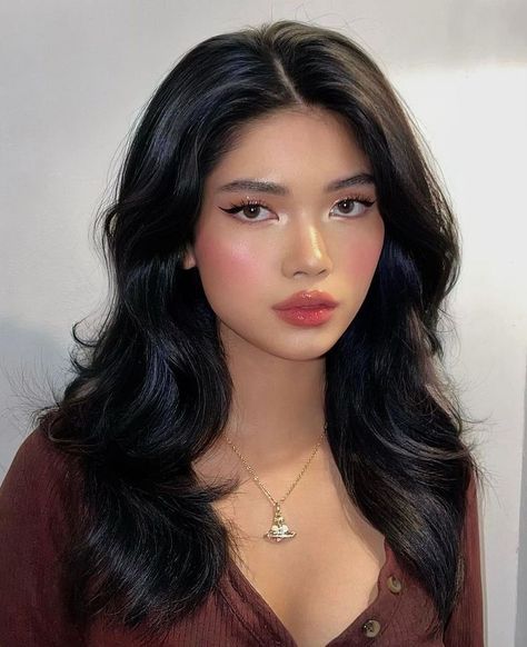 Glossy Look Makeup, Make Up Asian Face, Strawberry Makeup Look Korean, Fresh Make Up, Youthful Makeup Look, Pink Dewy Makeup, Strawberry Makeup Aesthetic, Pink Summer Makeup, Berry Makeup Look