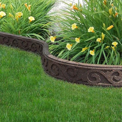 Garden Border Edging, Flower Bed Borders, Flower Bed Edging, Landscape Borders, Diy Lawn, Aerate Lawn, Edging Ideas, Landscape Edging, Lawn Edging