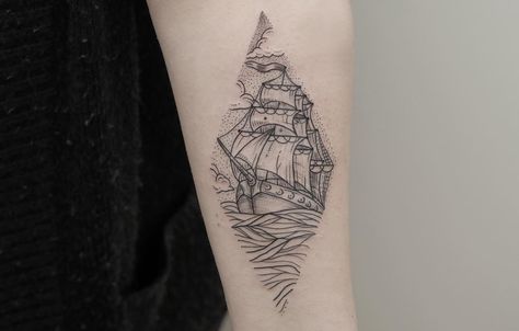 Ship Tattoo Women, Pirate Ship Tattoo Drawing, Rhino Tattoo, Pirate Ship Tattoo, Tattoo Dotwork, Tattoos With Kids Names, Nautical Tattoo, Ship Tattoo, Tattoo Women