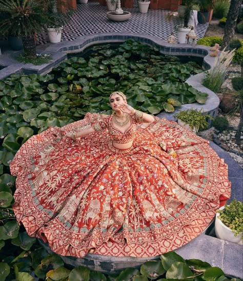 भारतीय इतिहास, Latest Bridal Lehenga Designs, Bridal Lehenga Designs, Latest Bridal Lehenga, Indian Outfits Lehenga, Wedding Lehenga Designs, Lehenga Designs Simple, Indian Bride Outfits, Desi Wedding Decor