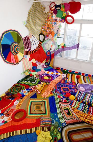 This is reminding me of the Yellow Submarine movie xD Art Fibres Textiles, Art Au Crochet, Extreme Knitting, Idol Worship, Sculptures Céramiques, Knit Art, Textile Fiber Art, Sculpture Installation, Art Textile