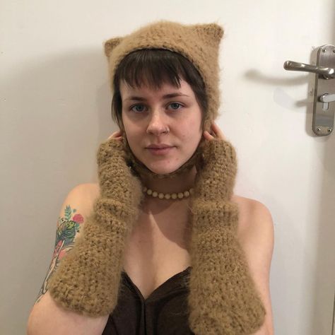 Crochet Fuzzy Hat, Cat Hat Crochet, Fuzzy Hat, Fuzzy Cat, Crochet Cat Hat, Cat Hat, Hat Crochet, Knitting Ideas, Vintage Buttons