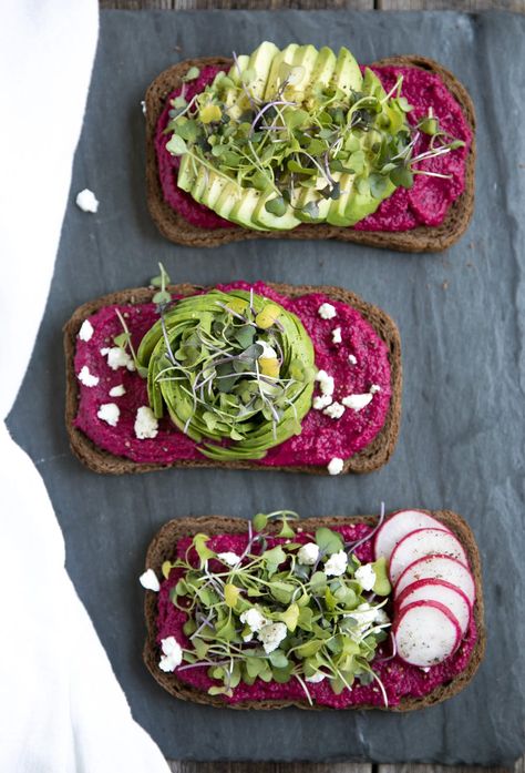 Toast Pizza, Avocado Dessert, Plats Healthy, Simple Lunch, Beet Hummus, Vegan Hummus, Brunch Menu, Toast Recipes, Delicious Healthy Recipes