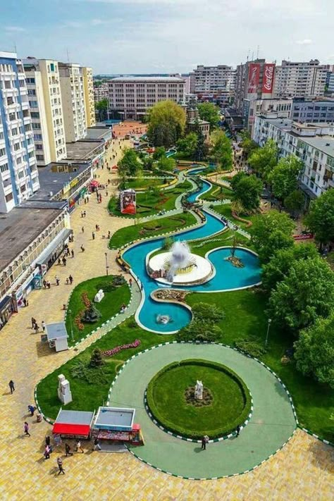 Urban Eden: Green Spaces in the Heart of the City Huge Garden Design, City Parks Design, Resort Design Plan, Eden Green, Building Design Plan, Plaza Design, City Life Photography, Landscape Design Drawings, Renovation Architecture