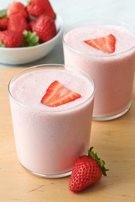 This Strawberry Yogurt Smoothie is made with just 4 ingredients creating a delicious and nutritious drink that's simply irresistible! | Strawberry Yogurt Smoothie | Strawberry Yogurt Smoothie without Banana | Easy Smoothie Recipe | Home Made Smoothies, Feelgoodfoodie Recipes, Strawberry Smoothie Recipe With Yogurt, Strawberry Smoothie Recipe No Yogurt, Strawberry Smoothie Recipe Without Yogurt, Simple Strawberry Smoothie, Strawberry Banana Smoothie No Yogurt, Easy Nutritious Meals, Strawberry Yogurt Smoothie