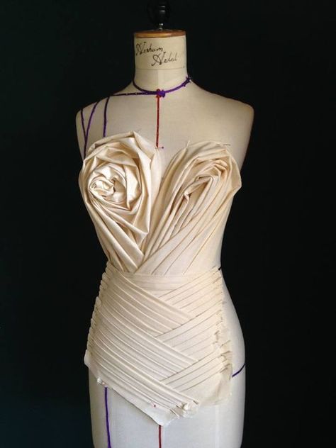 Creative Draping Fashion, Custom Dress Form, Dress Draping, Draping Dress, Structured Fashion, Fashion Draping, Pattern Draping, Corset Sewing Pattern, Draping Fashion