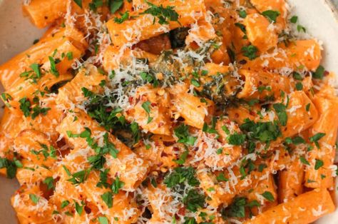 Creamy Chicken Chorizo Pasta Harissa Pasta, Chorizo Pasta Recipes, Chicken And Chorizo Pasta, Marinated Eggs, Sausage And Pasta, Aesthetic Pasta, Juicy Chicken Breast, Chorizo Pasta, Quick Pasta Dishes