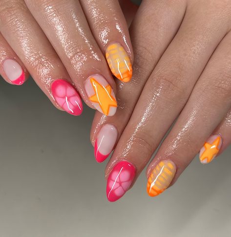 These freestyle pink and orange vacation nails are soooo pretty!!🩷🧡 #gelextensions #planails #vacationnails #pinkandorangenails #summernails #summernails2024 #vacanails Orange Vacation Nails, Pink And Orange Nails Design, Orange And Pink Nail Designs, Orange Pink Aesthetic, Orange Nails Design, Orange And Pink Nails, Pink And Orange Nails, Teen Nails, Pink Summer Nails