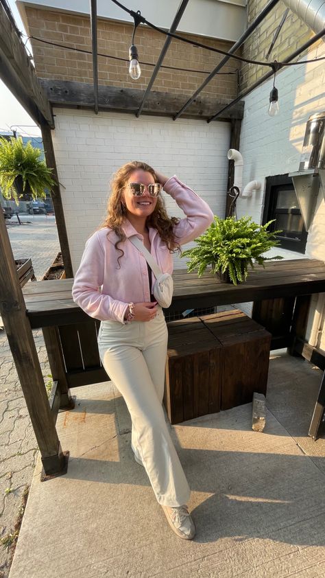 Spring outfit, light coloured pants, white pants, pink jacket outfit, patio drinks, patio outfit, outfit inspo, posing Light Pink Jacket Outfit, Patio Outfit, Patio Drinks, Pink Jacket Outfit, Colored Pants Outfits, Light Pink Jacket, White Pants Outfit, Cropped Pink, Jacket Outfit