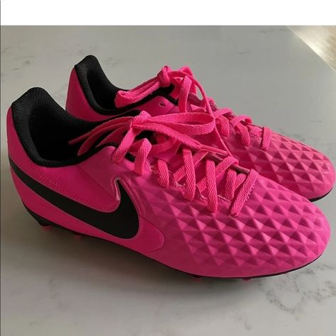 New Nike Unisex Kid's Junior Legend 8 Club Fg/Mg Soccer Shoe Cleats, Size 4.5 Pink Soccer Cleats, Pink Basketball Shoes, Pink And Black Nikes, Nike Soccer Shoes, Nike Air Max 2, Pink Basketball, Nike Cleats, Black Nike Shoes, Preppy Shoes