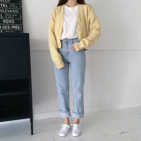 http://weheartit.com/entry/225622649 Mode Ulzzang, Cardigan Outfit, Pastel Outfit, Yellow Cardigan, Korean Girl Fashion, Korean Fashion Trends, Ulzzang Fashion, Mode Inspo, 가을 패션